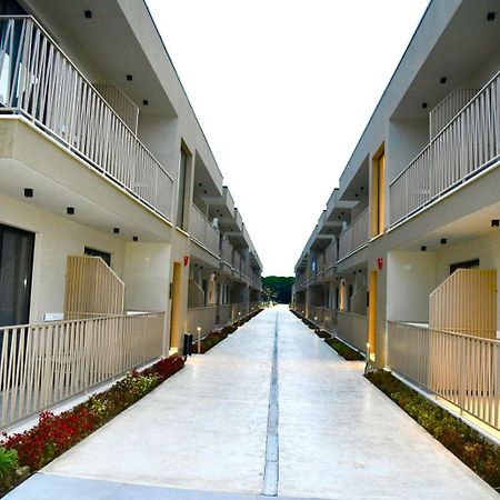Amber Village Spille Eksteriør bilde
